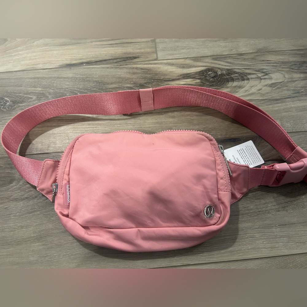 Lululemon Athletica Blush Pink belt bag 2L